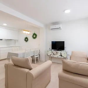 https://whitey-aparment-in-triana.es-andalucia.com